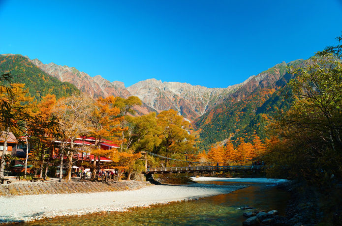 杖 車椅子旅行ツアー 紅葉の美ヶ原高原 雲上のリゾート王ヶ頭ホテル 上高地２日 10月6日 14日 50周年特別企画 2名から貸切利用可能 Pcr検査あり 心の翼 バリアフリーツアー